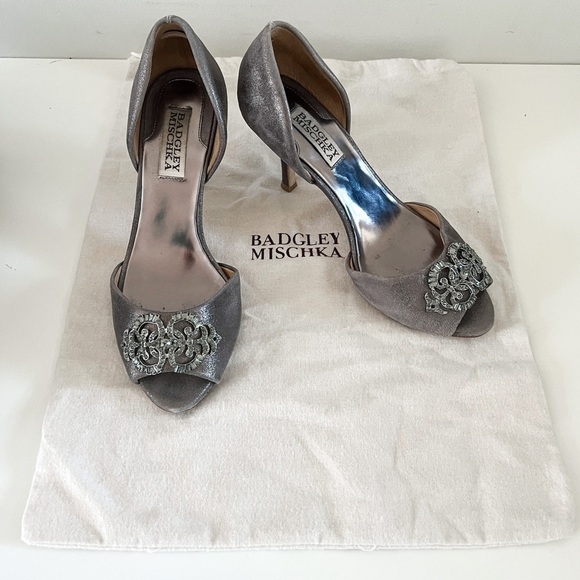 BADGLEY MISCHKA • Salsa Embellished Peep Toe Pump in Pewter Metallic - Picture 2 of 13